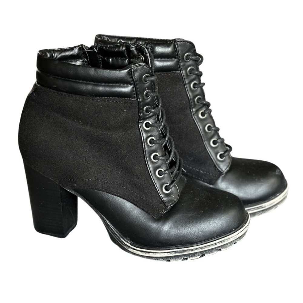 Black Women's Lace Up Bootie 4 inch thick Heel Size 8.5 Suede